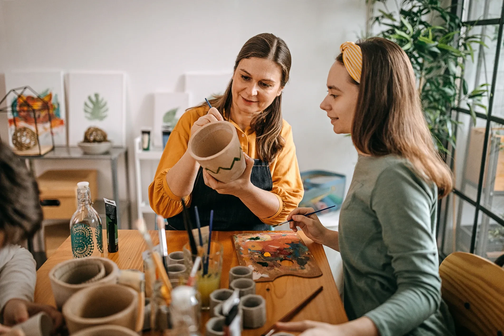 Pot Painting art adventure at Art O' Clock